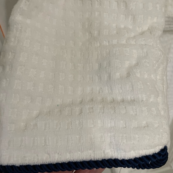 One size fits most white RC Robe - Picture 5 of 5